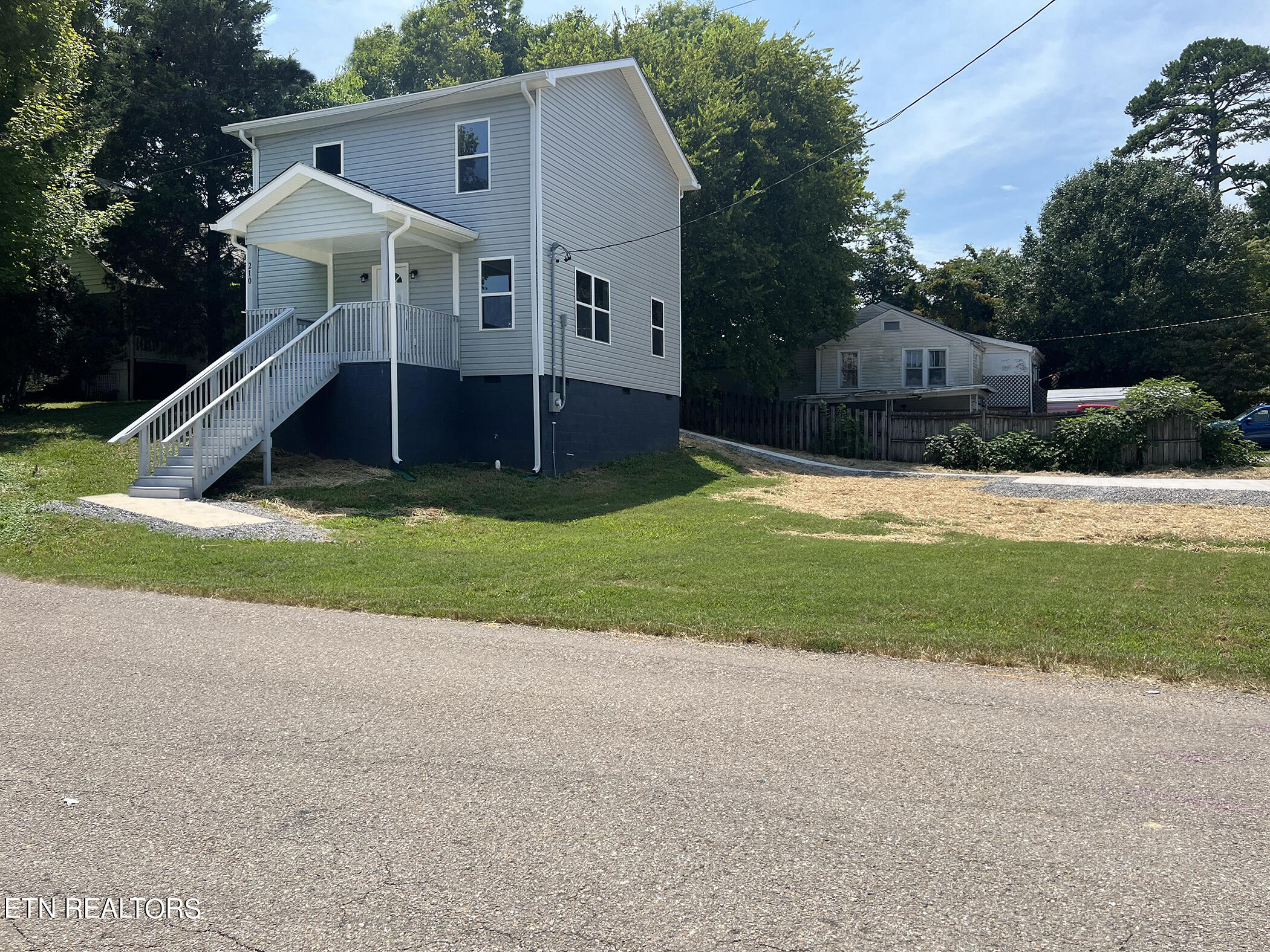 Kingwood Rd, Knoxville, TN 37918