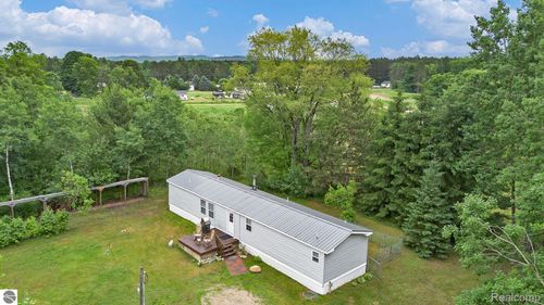 10694 Freeman Rd, Mesick, MI, 49668-9593 | Card Image