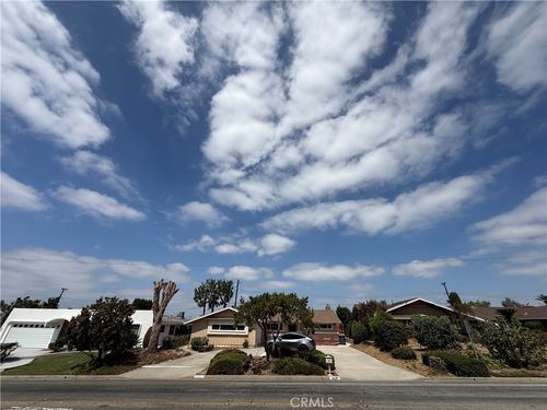 5621 Kenwood Ave, Buena Park, CA, 90621-1534 | Card Image