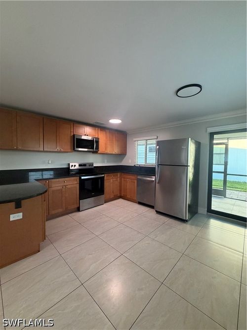 682 108th Ave N, NAPLES, FL, 34108-1865 | Card Image