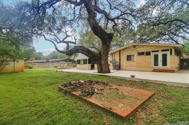 503 Mockingbird Ln, House other with 3 bedrooms, 2 bathrooms and null parking in Devine TX | Image 30
