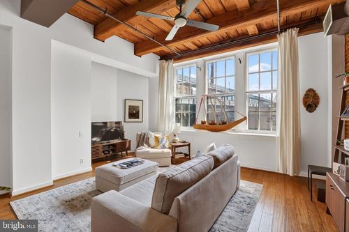 apt-201-301 Race St, PHILADELPHIA, PA, 19106-1842 | Card Image