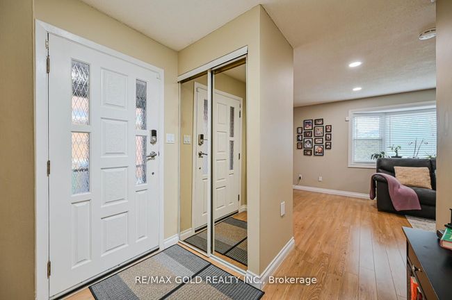 10 Cupola Crt, House attached with 4 bedrooms, 2 bathrooms and 4 parking in Brampton ON | Image 5