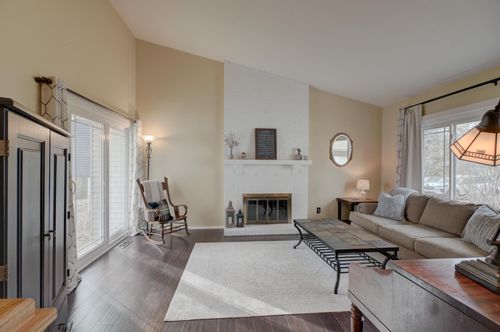 1174 Benton Way, Arden Hills, MN, 55112-3756 | Card Image