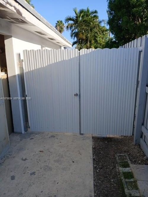 2-11510 Sw 182nd Ter, Miami, FL, 33157-4980 | Card Image