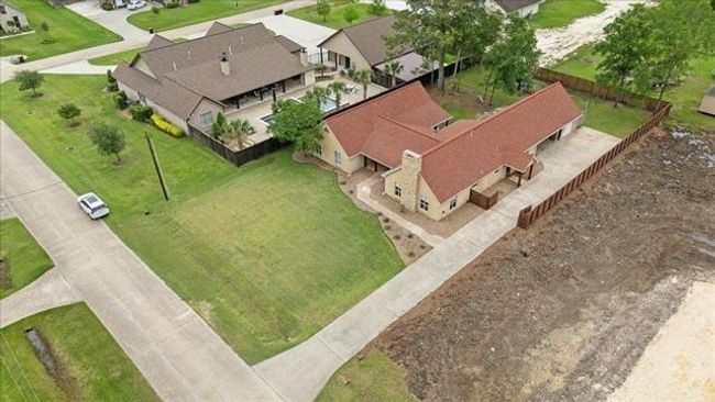 1010 Yaupon Trl, House other with 5 bedrooms, 3 bathrooms and 3 parking in Sour Lake TX | Image 31