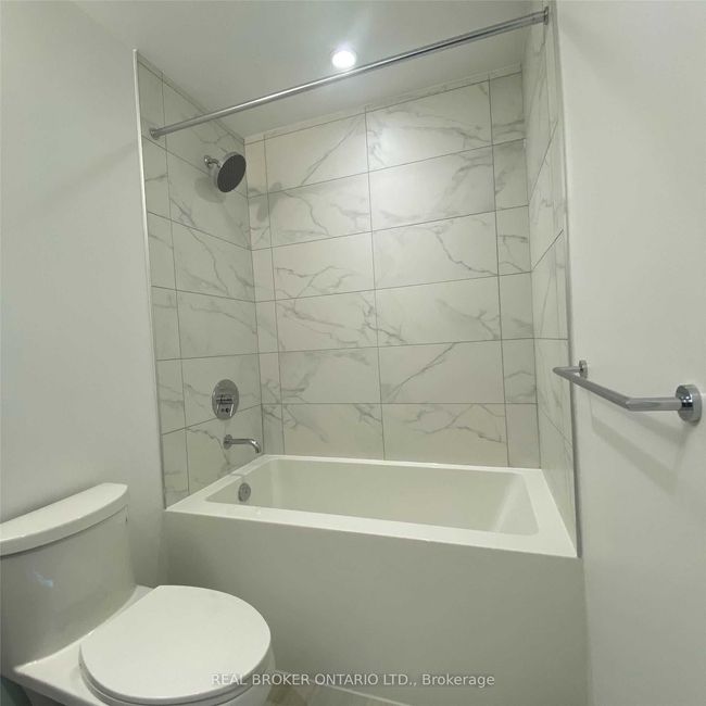 1105 - 5 Buttermill Ave, Condo with 2 bedrooms, 2 bathrooms and null parking in Vaughan ON | Image 10