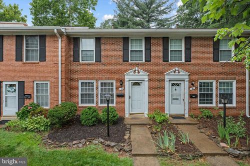 129 N Duke Dr, Sterling, VA, 20164-3126 | Card Image