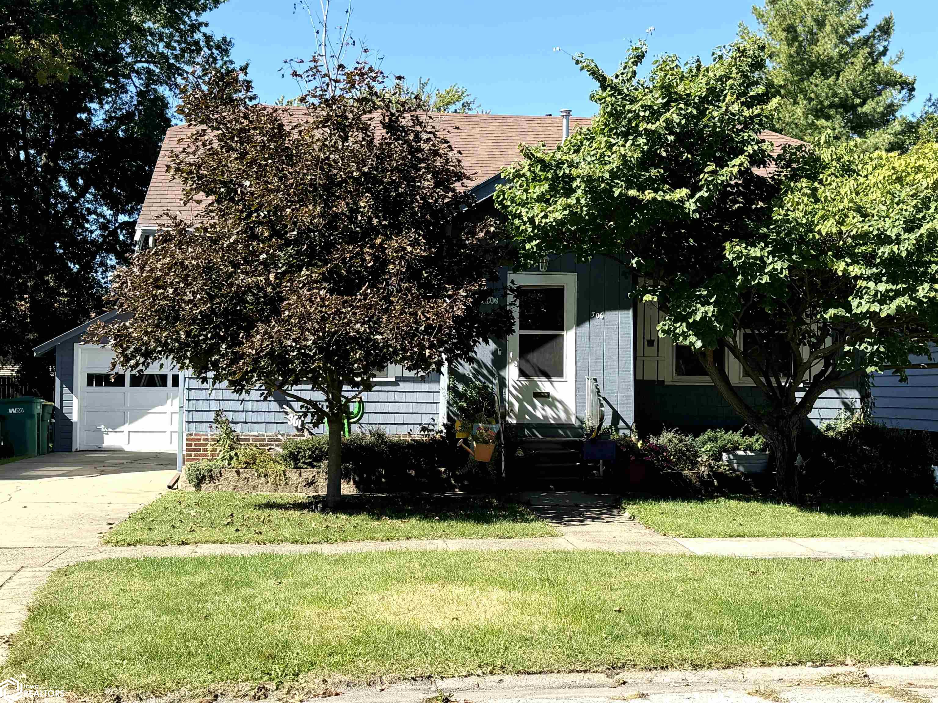Lincoln St, Creston, IA 50801