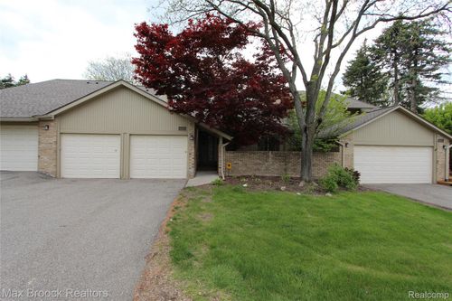 4029 Foxpointe Dr, West Bloomfield, MI, 48323-2601 | Card Image