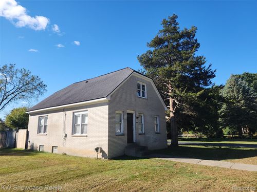 1825 Bass Lake Rd, Commerce Twp, MI, 48382-1804 | Card Image