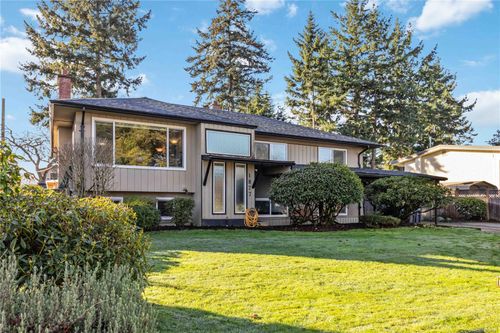 1827 Dunnett Cres, Saanich, BC, V8N2P4 | Card Image