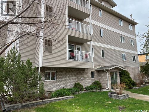 205-3946 Robinson St, Regina, SK, S4S3C8 | Card Image