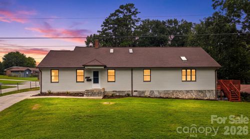 512 Garrou Ave Se, Valdese, NC, 28690-3306 | Card Image