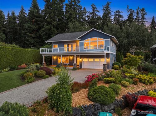 895 Rocky Point Dr, Camano Island, WA, 98282-7311 | Card Image