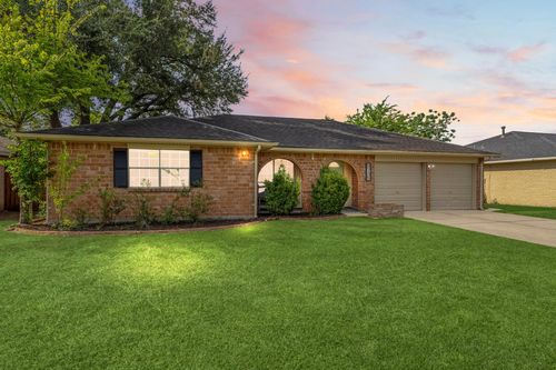 9735 Kemp Forest Dr, Houston, TX, 77080-1230 | Card Image