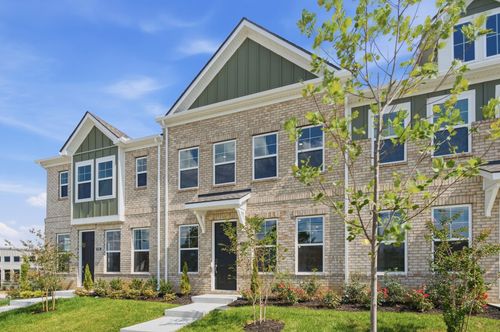 513 Hartmann Landing Way, Lebanon, TN, 37090-2246 | Card Image
