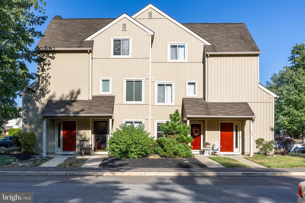 Woodlake Dr, Marlton, NJ 08053