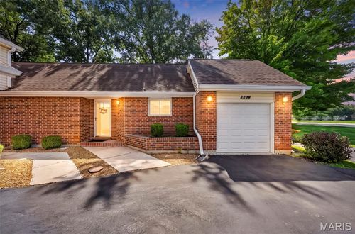 2238 Riverwood Trails Dr, Florissant, MO, 63031-8558 | Card Image