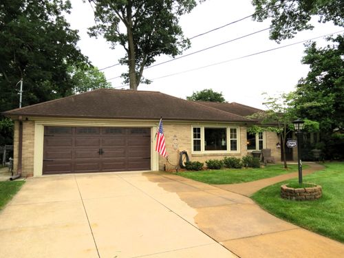 1773 Shoemaker Dr, Jackson, MI, 49203-2743 | Card Image