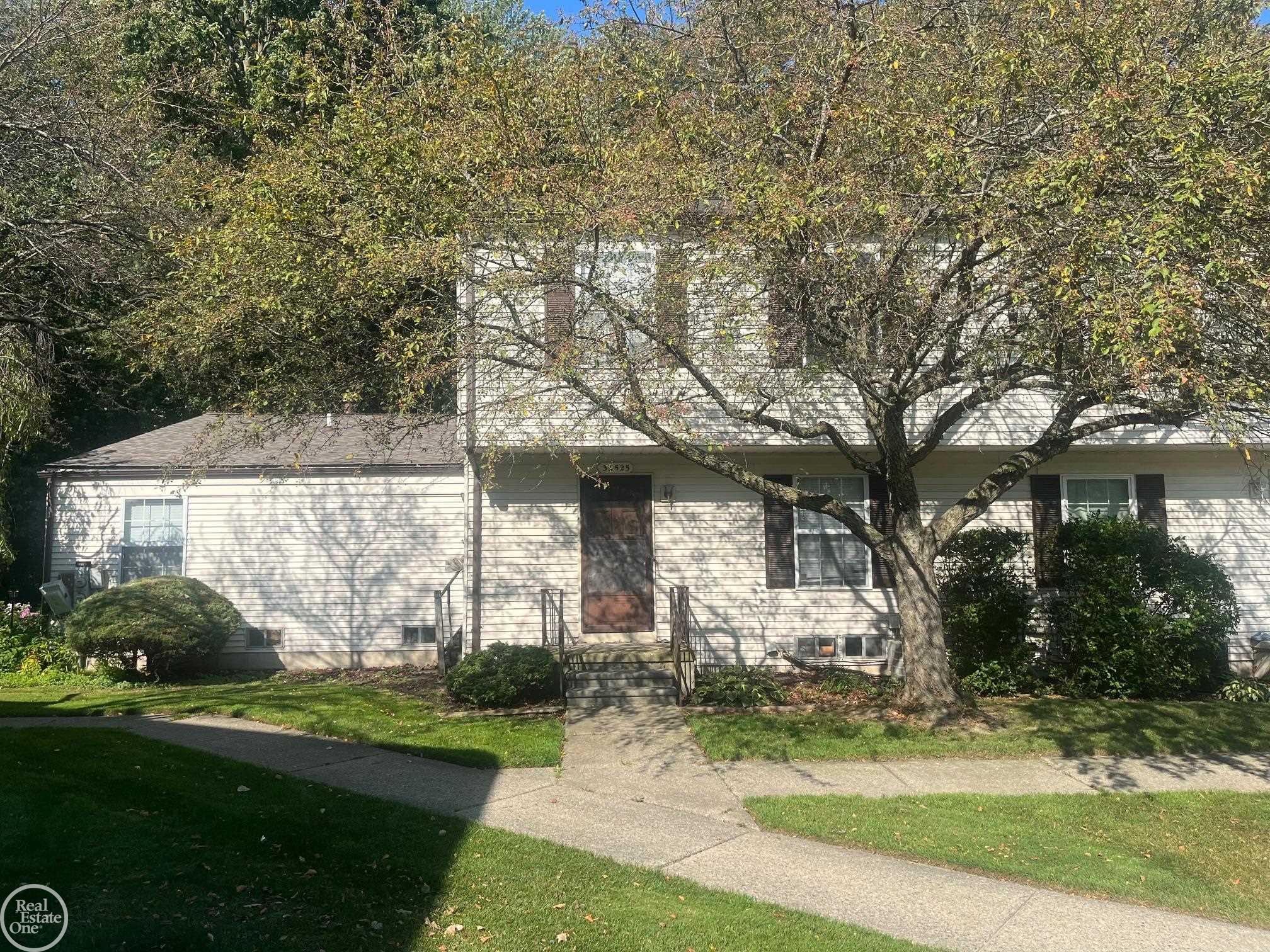 Bayview Dr, Chesterfield, MI 48047