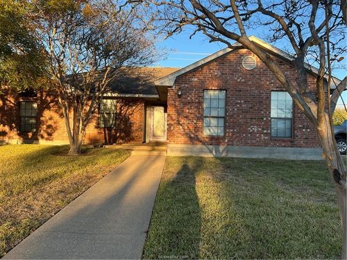 4611 Brompton Ln, Bryan, TX, 77802-5611 | Card Image