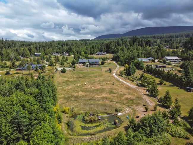 2247 Pixton Rd, House other with 3 bedrooms, 3 bathrooms and 6 parking in Roberts Creek BC | Image 4