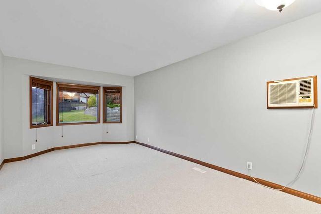 76 Coach Gate Way Sw, House other with 3 bedrooms, 2 bathrooms and 4 parking in Calgary AB | Image 24