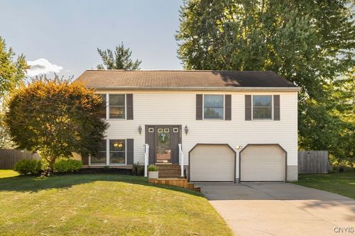 6239 Wynmoor Dr, Cicero, NY, 13039-9236 | Card Image