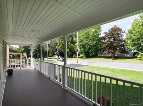 32 Reservoir Dr, Millbrook, NY, 12545-5954 | Card Image