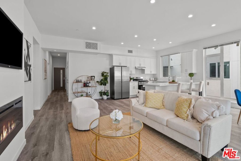 Residential Lease in North Hollywood 5