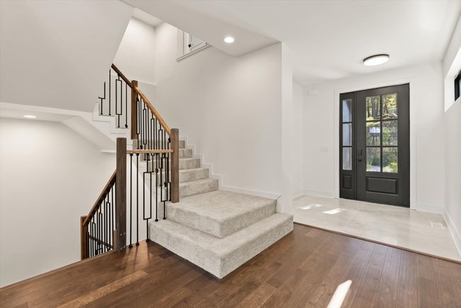 Entry with ample natural light | Image 11
