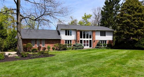9 Pepper Creek Dr, Pepper Pike, OH, 44124-5279 | Card Image
