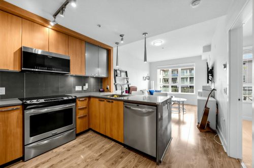 307-733 W 14th St, North Vancouver, BC, V7M0C6 | Card Image