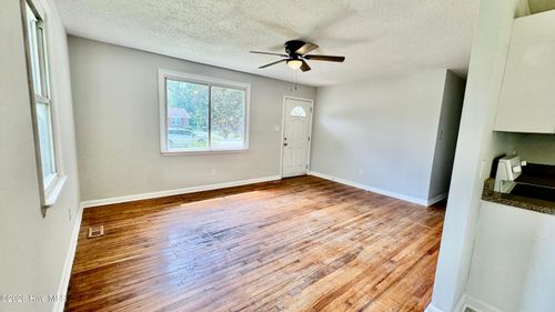 107 Armstrong Dr, Jacksonville, NC, 28540-7001 | Card Image