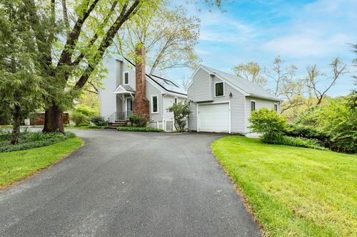 100 Bridge St, Medfield, MA, 02052-1570 | Card Image