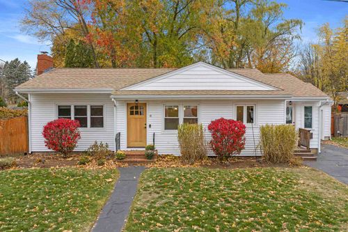 8 Bonnie Dr, Exeter, NH, 03833-1805 | Card Image