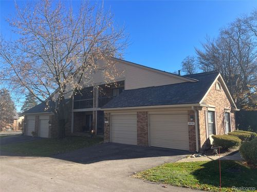 29726 Pine Ridge Cir, Farmington Hills, MI, 48331-1876 | Card Image