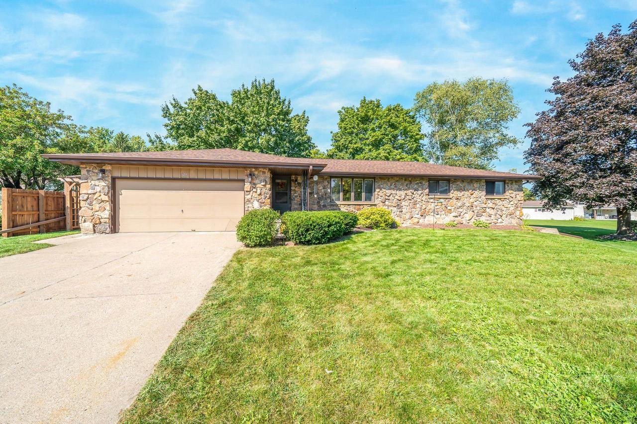 Martin St, New London, WI 54961