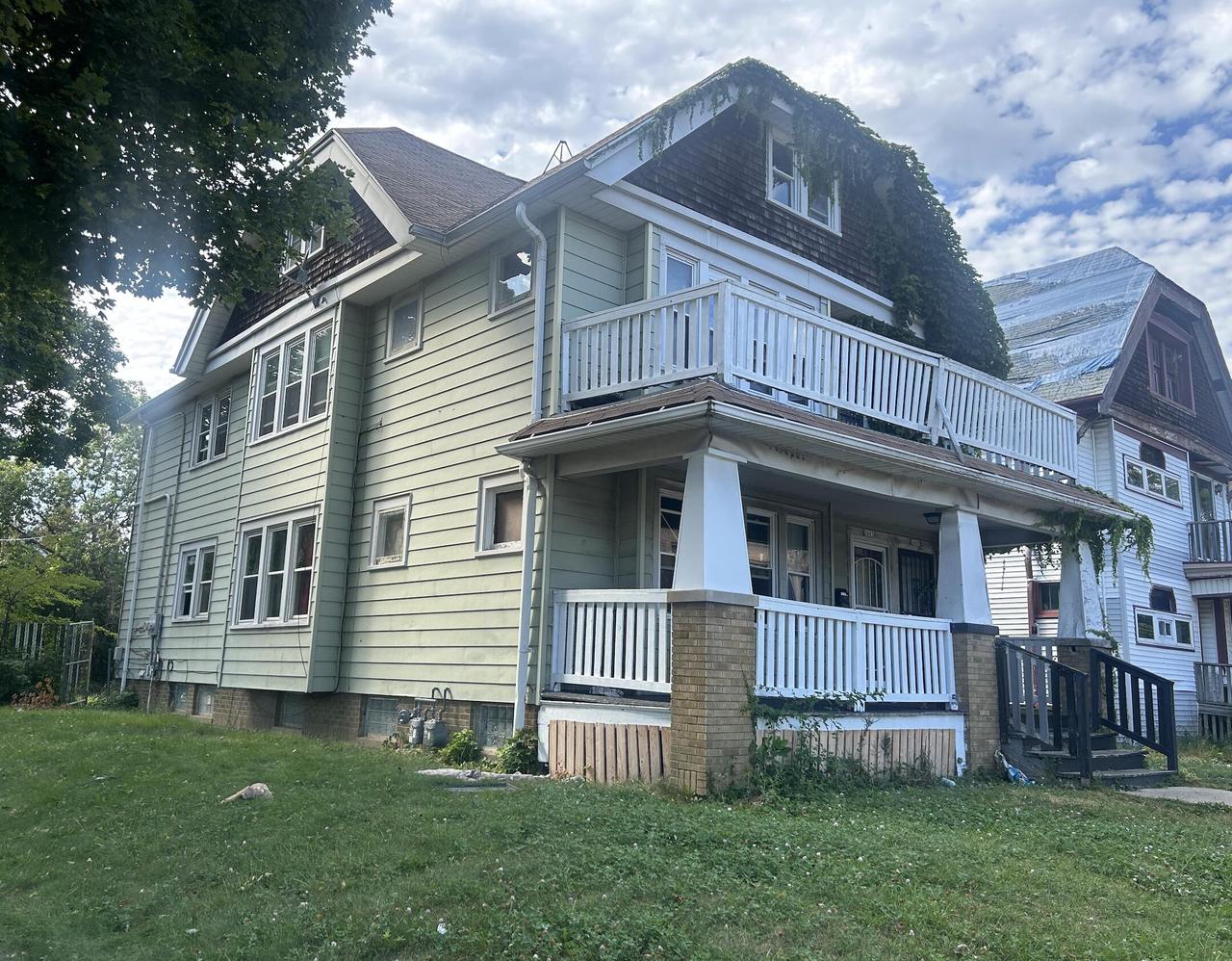 Capitol Dr, Milwaukee, WI 53206