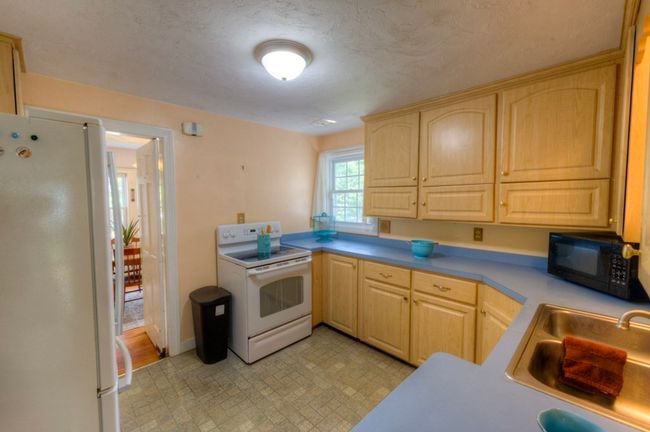 16 Saxon Rd, House other with 3 bedrooms, 2 bathrooms and 3 parking in Worcester MA | Image 22