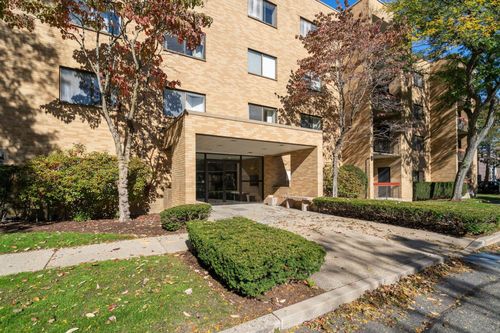 204-41 Centre St, Brookline, MA, 02446 | Card Image
