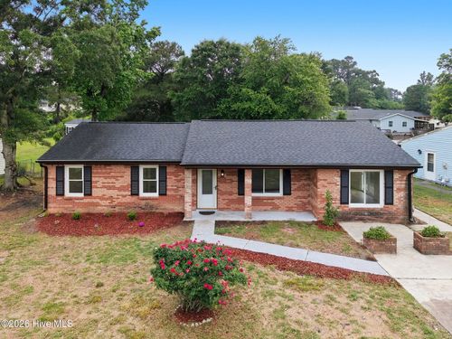 110 Lance Ct, Jacksonville, NC, 28546-8640 | Card Image