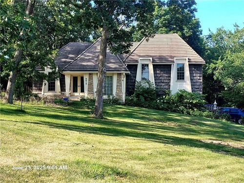 8819 Hirning Rd, Lenexa, KS, 66220-2558 | Card Image