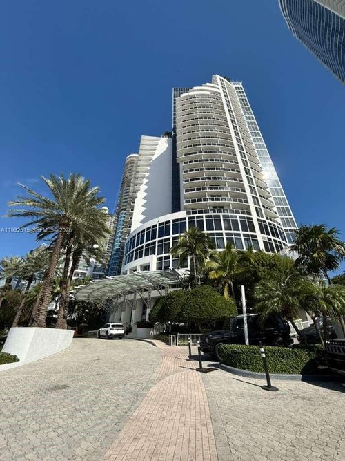 1006-18001 Collins Ave, Sunny Isles Beach, FL, 33160-2722 | Card Image