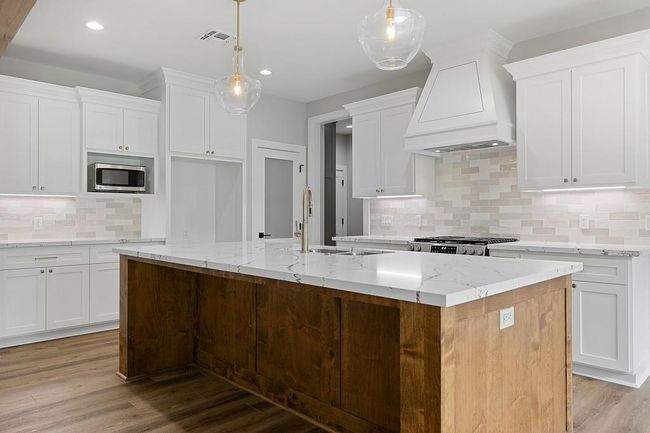 102 Tekla St, House other with 3 bedrooms, 2 bathrooms and 2 parking in Weimar TX | Image 7