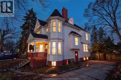 631 Church St, Windsor, ON, N9A4T5 | Card Image