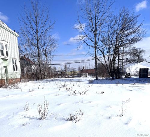 2140 Fairview Street, Detroit, MI, 48214 | Card Image