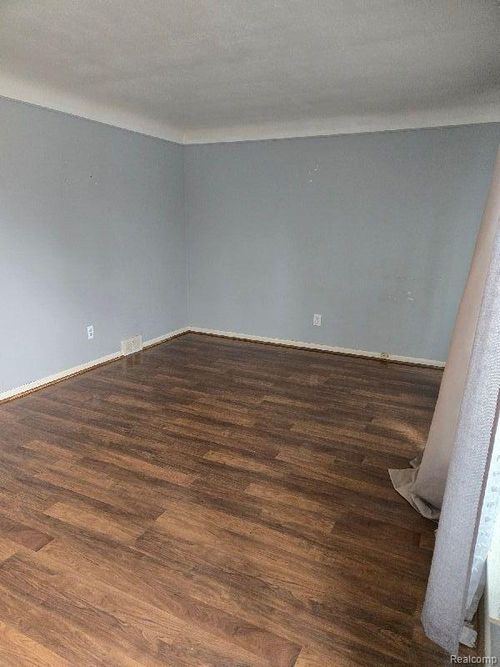 19000 Rosetta Ave, Eastpointe, MI, 48021-2655 | Card Image