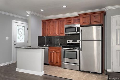 1g1-184 Hallock Rd, Lake Grove, NY, 11755-1400 | Card Image